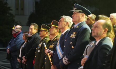 Passerini encabezó la vigilia patria en el Cabildo