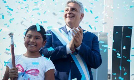 Llaryora pidió “unidad” en el 25 de Mayo