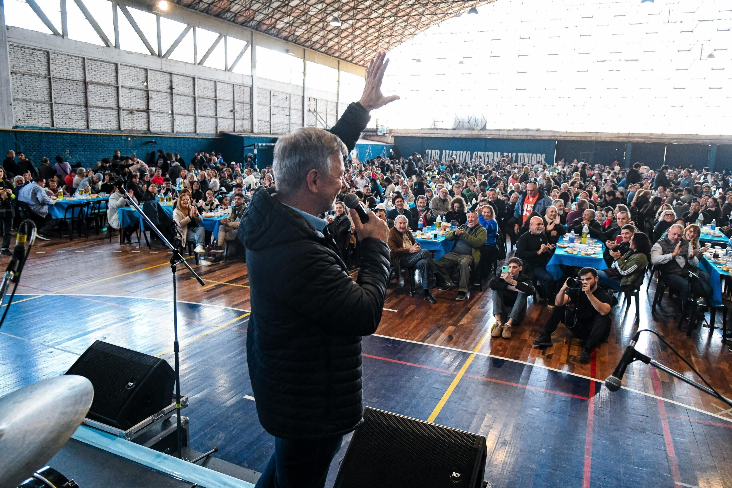 Pretto mostró volumen político en un locro con Passerini y Siciliano