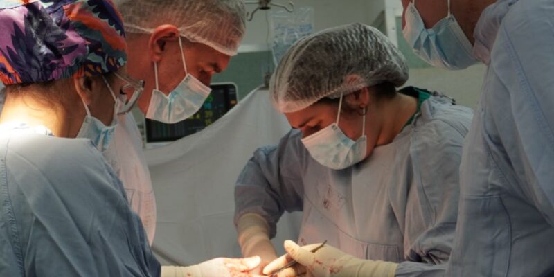 Hospital de Urgencias salvó la vida de una adolescente tras una intervención crítica