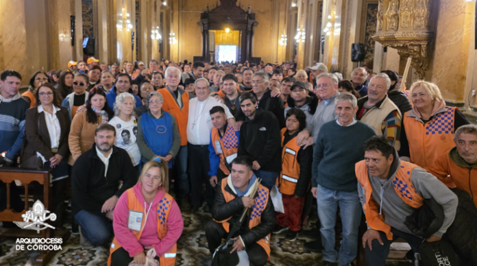 Ángel Rossi recibió a los naranjitas en la Catedral de Córdoba