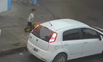 Hallaron a un niño que caminaba solo y lo reunieron con su familia