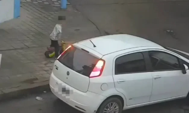 Hallaron a un niño que caminaba solo y lo reunieron con su familia