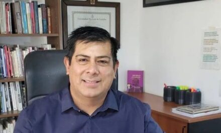 Alfio Acosta presenta en Córdoba una obra sobre democracia y alfonsinismo