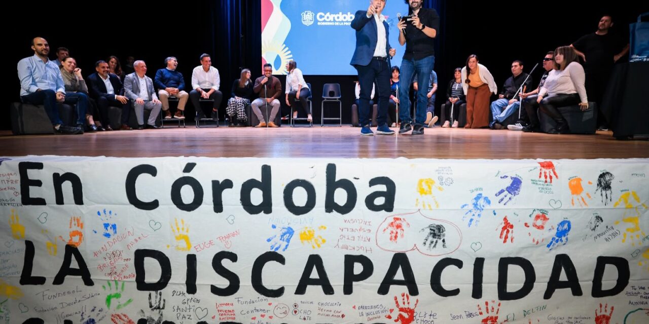 Córdoba entregó tecnología inclusiva a 200 personas con discapacidad visual