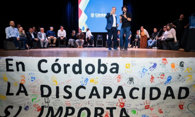 Córdoba entregó tecnología inclusiva a 200 personas con discapacidad visual