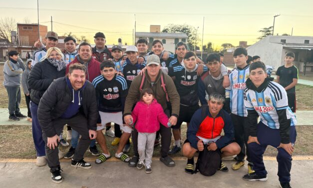 Limia llevó camisetas de la Selección a clubes y merenderos