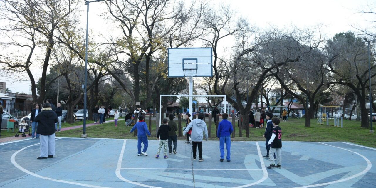 De galera: Parque Latino estrenó su plaza renovada