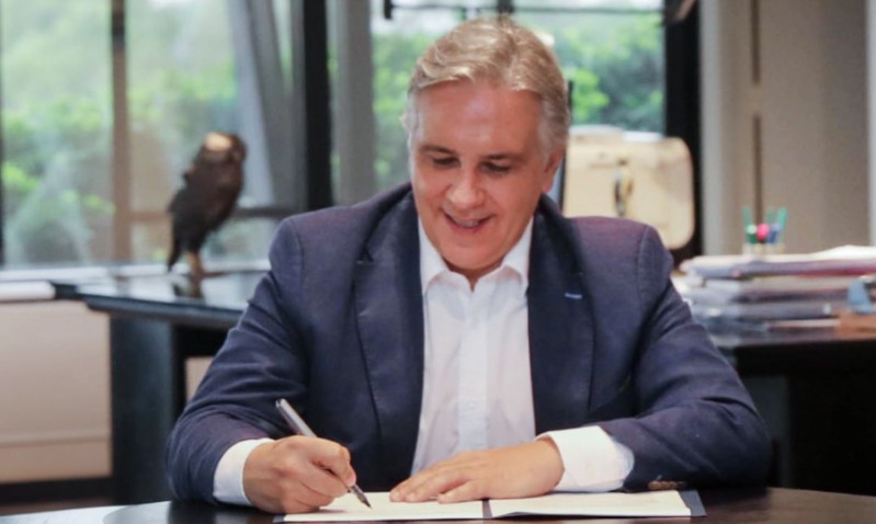 Llaryora promulgó la Ley de Empresas Recuperadas