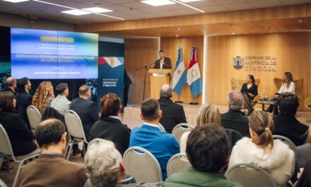 Passerini destacó el equilibrio fiscal en una capacitación para municipios