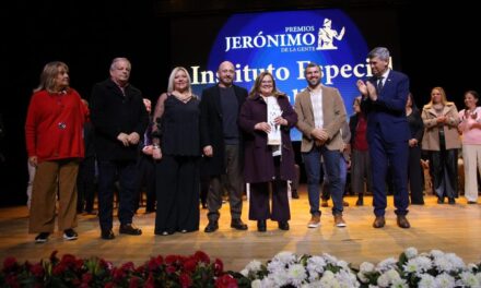 La ciudad distinguió a referentes de la cultura, la justicia y el deporte