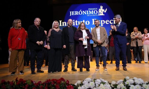 La ciudad distinguió a referentes de la cultura, la justicia y el deporte